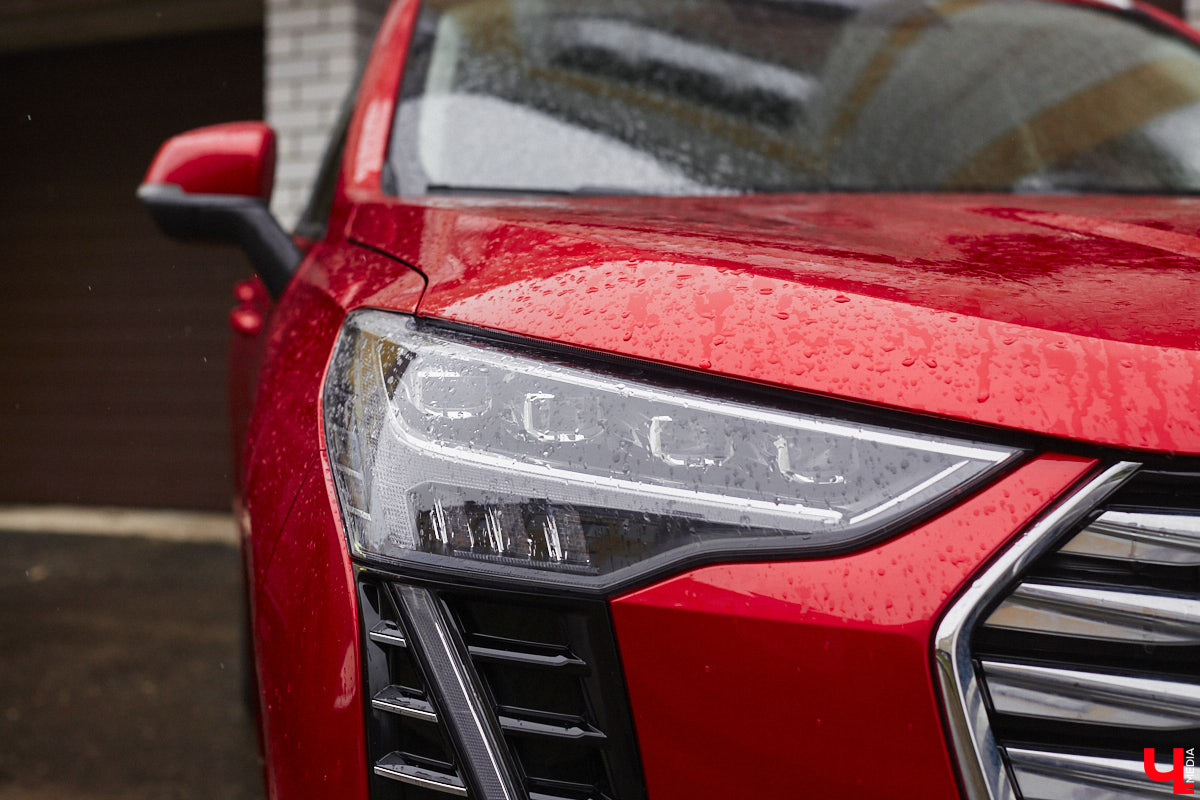 Владимирец Вадим Виноградов не скрывает, что всей душой любит технический прогресс. А потому в числе первых жителей столицы 33-го региона, зимой 2024 года, стал обладателем электрокара Weltmeister EX5. Поскольку это не первый автомобиль в семье — есть еще бензиновый Haval Jolion, — мужчина решил сравнить, какая из машин экономичнее и удобнее в обиходе.