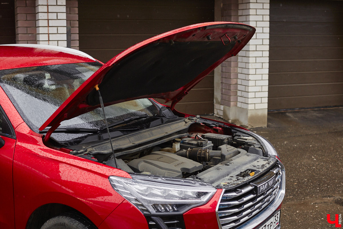 Владимирец Вадим Виноградов не скрывает, что всей душой любит технический прогресс. А потому в числе первых жителей столицы 33-го региона, зимой 2024 года, стал обладателем электрокара Weltmeister EX5. Поскольку это не первый автомобиль в семье — есть еще бензиновый Haval Jolion, — мужчина решил сравнить, какая из машин экономичнее и удобнее в обиходе.