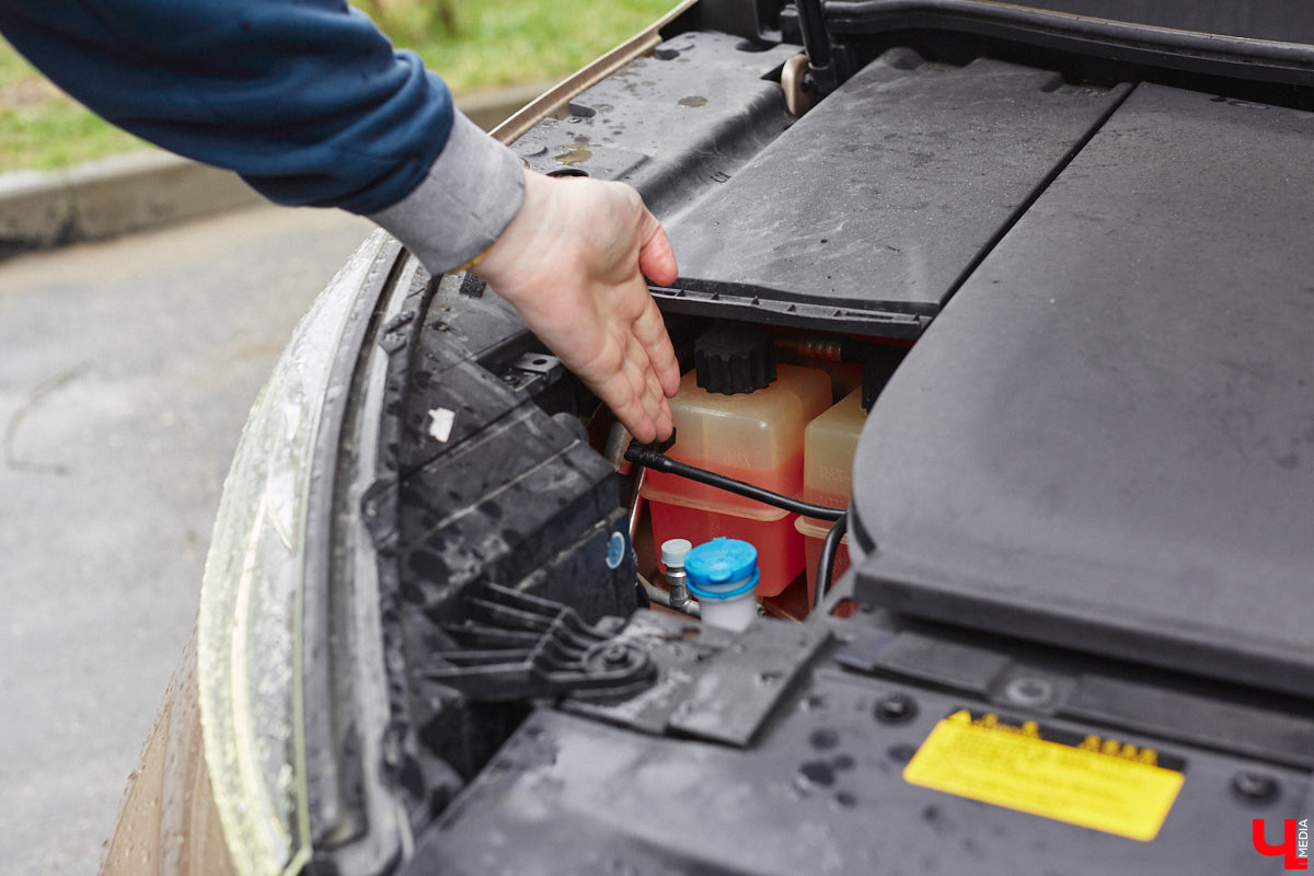 Владимирец Вадим Виноградов не скрывает, что всей душой любит технический прогресс. А потому в числе первых жителей столицы 33-го региона, зимой 2024 года, стал обладателем электрокара Weltmeister EX5. Поскольку это не первый автомобиль в семье — есть еще бензиновый Haval Jolion, — мужчина решил сравнить, какая из машин экономичнее и удобнее в обиходе.