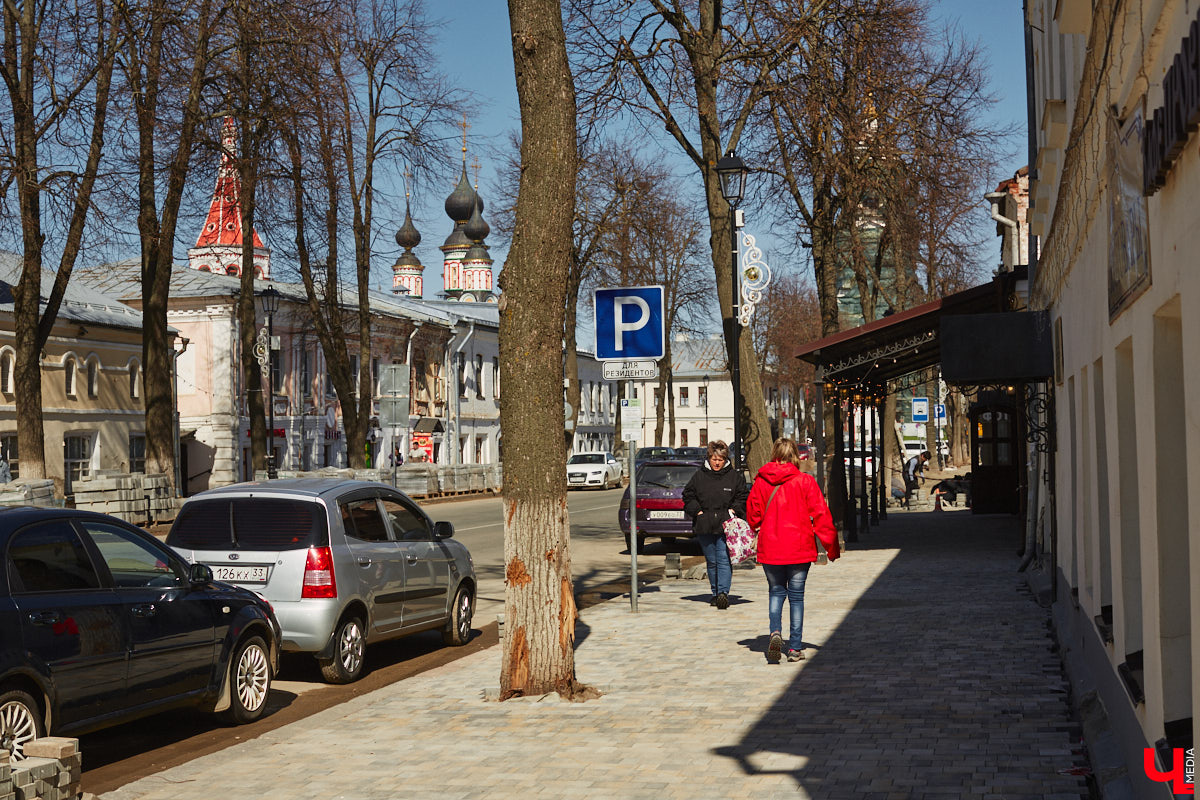 Накануне тысячелетнего юбилея Суздаль преображается на глазах. Основные работы проходят в историческом центре, где сейчас укладывают новую плитку. Благоустроить пространство от заставы до заставы планируют в едином стиле.