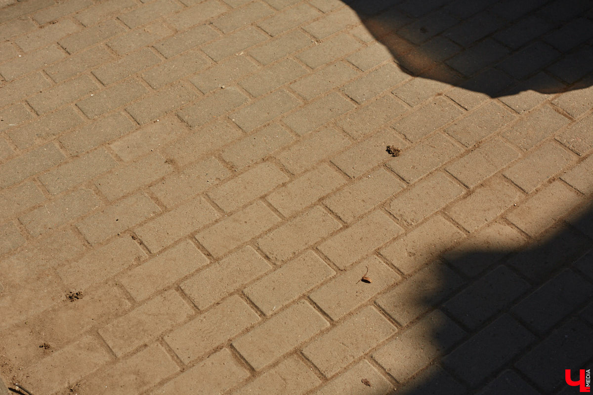 Накануне тысячелетнего юбилея Суздаль преображается на глазах. Основные работы проходят в историческом центре, где сейчас укладывают новую плитку. Благоустроить пространство от заставы до заставы планируют в едином стиле.