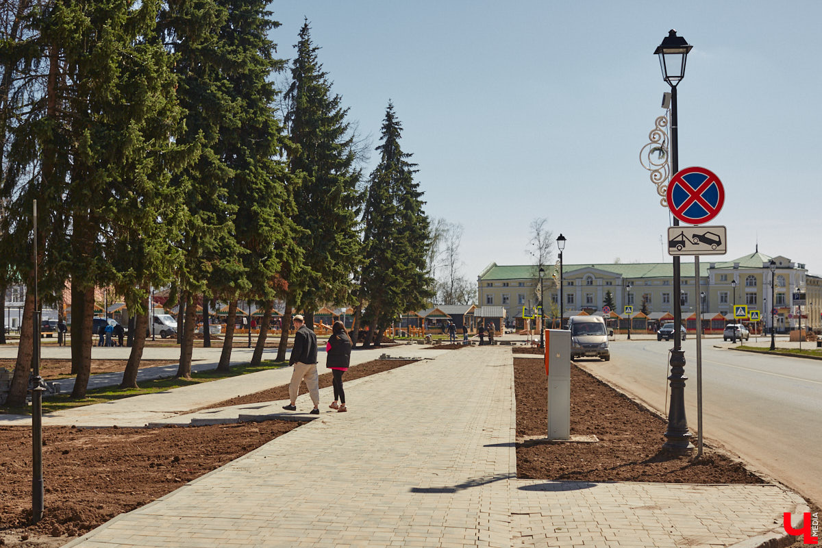 Накануне тысячелетнего юбилея Суздаль преображается на глазах. Основные работы проходят в историческом центре, где сейчас укладывают новую плитку. Благоустроить пространство от заставы до заставы планируют в едином стиле.