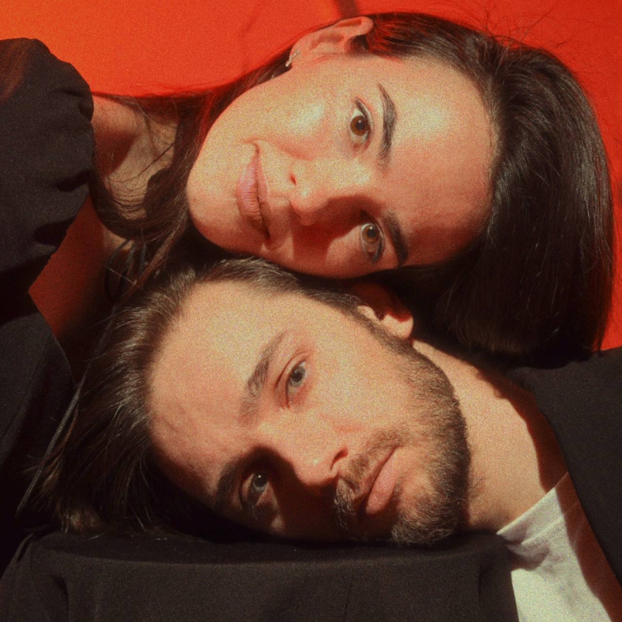 Когда-то Олег Леднев снимал свадьбы в столовых областного центра, а в апреле стал одним из лучших видеографов по версии премии Wedding awards Russia. В итоге его торжественно наградили на сцене в Российском этнографическом музее Санкт-Петербурга. Эстафету успеха вместе с камерой владимирец передал Илье и Насте Ковригиным, которые залетели на 11-ю строчку Tоp100awards, о чем пять лет назад даже не мечтали.