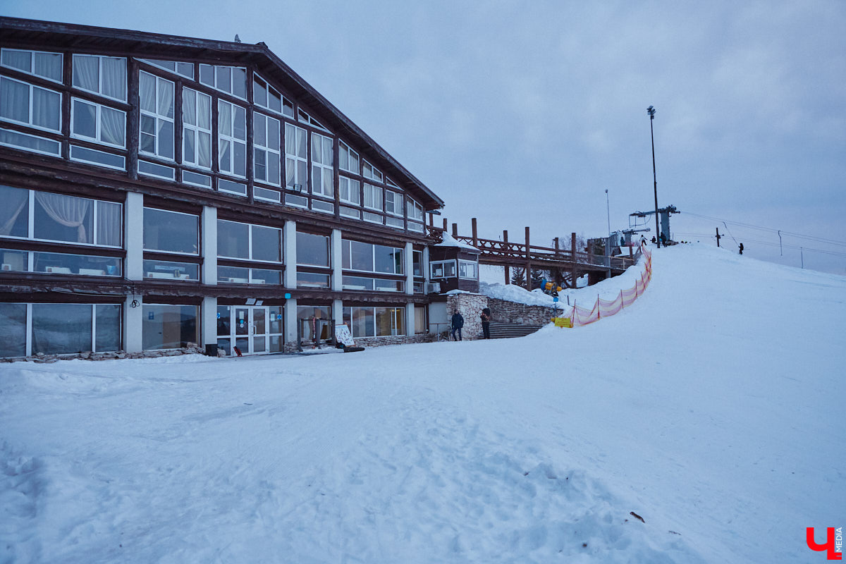 Для горнолыжного курорта «Заячья гора» ищут нового владельца. Информация о продаже центрального трехэтажного здания площадью 1500 квадратных метров появилась в начале мая. Как это повлияет на дальнейшую судьбу популярного среди владимирцев места зимнего отдыха?