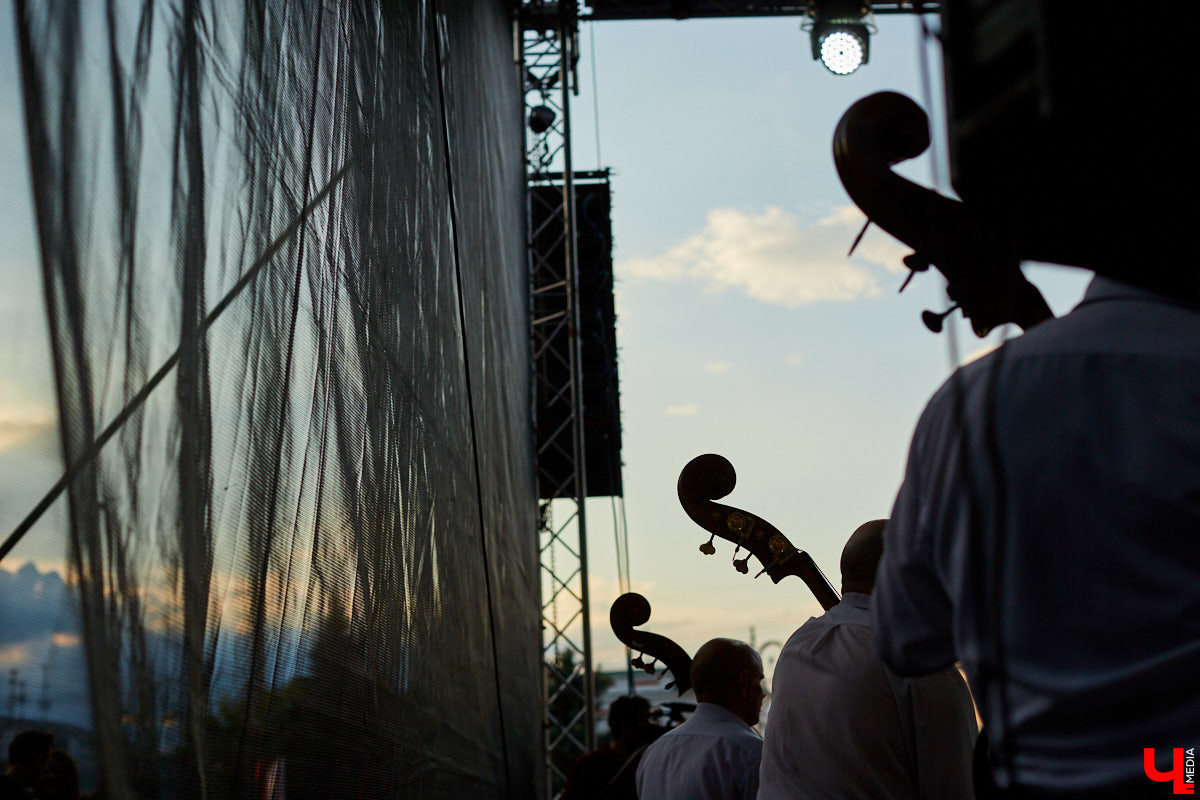 В этом году у владимирцев в два раза больше причин ждать лета. Ведь в июне в 33-м регионе пройдет не только «Музыкальная», но и — впервые — «Симфоническая экспедиция». А значит, будет вдвое больше хорошего звучания и радостных встреч.