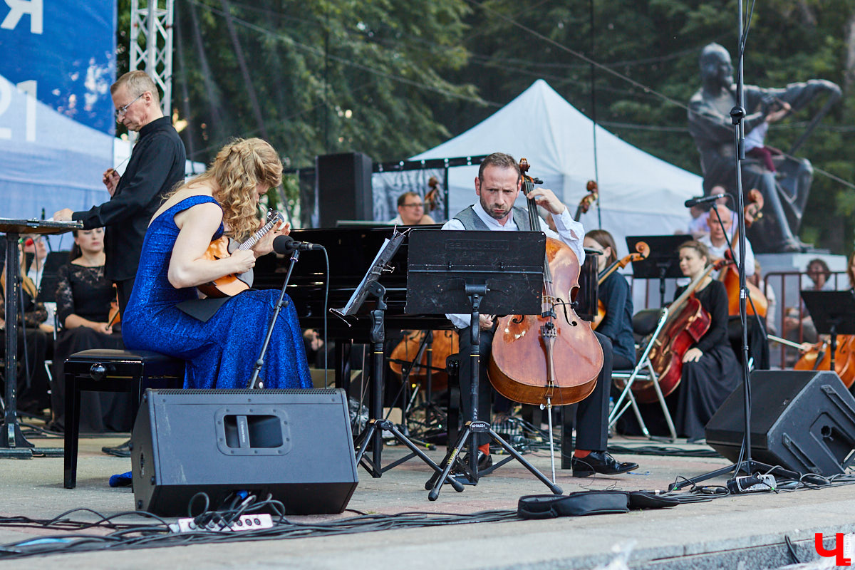 В этом году у владимирцев в два раза больше причин ждать лета. Ведь в июне в 33-м регионе пройдет не только «Музыкальная», но и — впервые — «Симфоническая экспедиция». А значит, будет вдвое больше хорошего звучания и радостных встреч.
