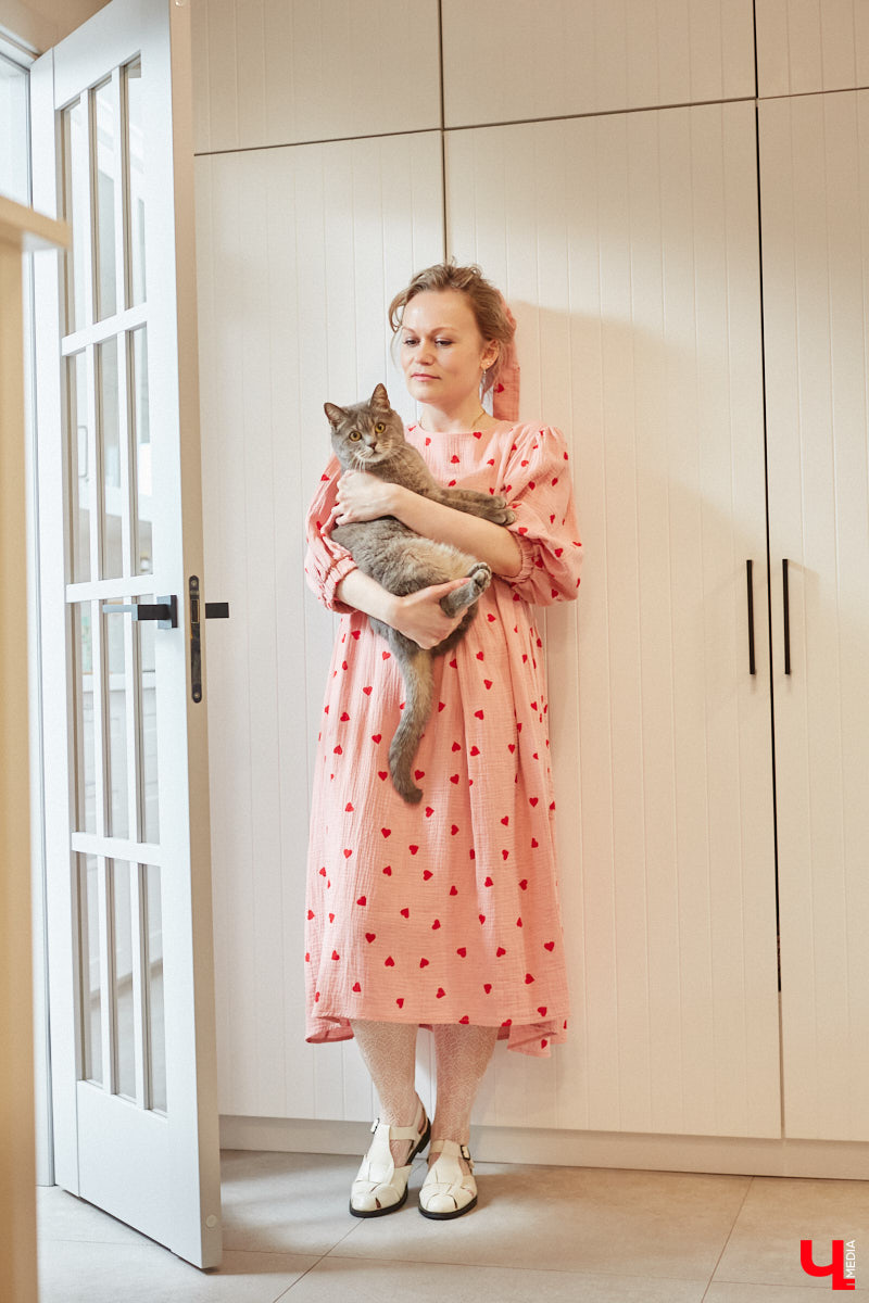 Сегодня она рок-дива в косухе, а завтра романтичная натура в наряде ретро-шик. Гардероб владимирского невролога Ирины Рыжик пестрит интереснейшими брендовыми вещами, которые складываются в неповторимые, порой противоречивые образы. Какие именно, она продемонстрировала «Ключ-Медиа».