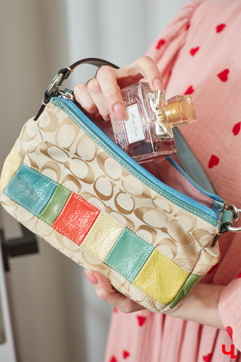 Сегодня она рок-дива в косухе, а завтра романтичная натура в наряде ретро-шик. Гардероб владимирского невролога Ирины Рыжик пестрит интереснейшими брендовыми вещами, которые складываются в неповторимые, порой противоречивые образы. Какие именно, она продемонстрировала «Ключ-Медиа».