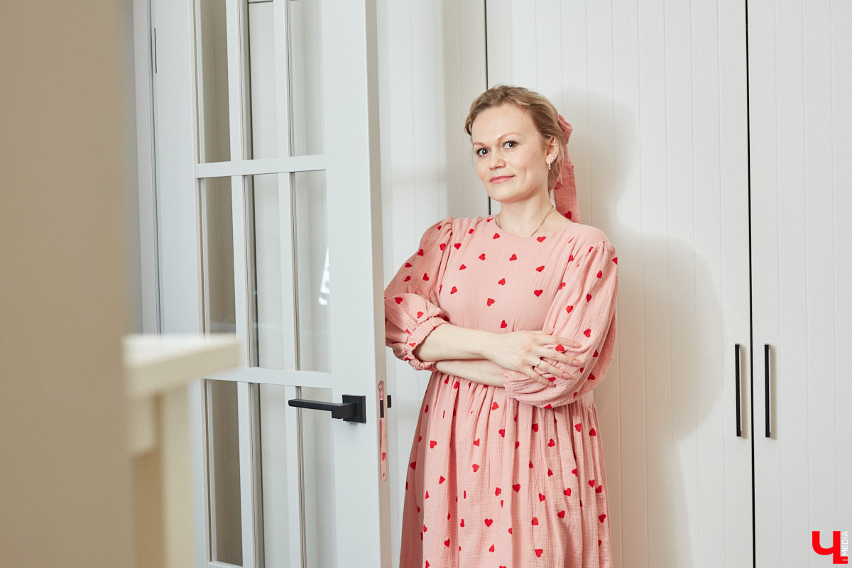 Сегодня она рок-дива в косухе, а завтра романтичная натура в наряде ретро-шик. Гардероб владимирского невролога Ирины Рыжик пестрит интереснейшими брендовыми вещами, которые складываются в неповторимые, порой противоречивые образы. Какие именно, она продемонстрировала «Ключ-Медиа».