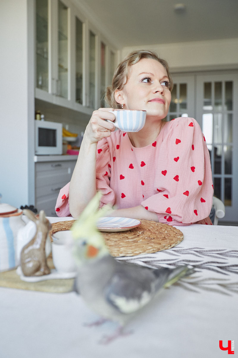 Сегодня она рок-дива в косухе, а завтра романтичная натура в наряде ретро-шик. Гардероб владимирского невролога Ирины Рыжик пестрит интереснейшими брендовыми вещами, которые складываются в неповторимые, порой противоречивые образы. Какие именно, она продемонстрировала «Ключ-Медиа».