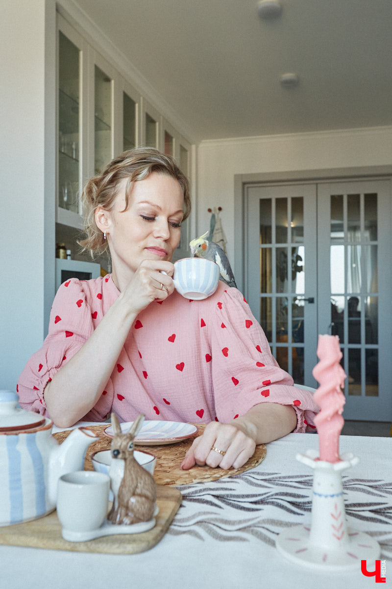 Сегодня она рок-дива в косухе, а завтра романтичная натура в наряде ретро-шик. Гардероб владимирского невролога Ирины Рыжик пестрит интереснейшими брендовыми вещами, которые складываются в неповторимые, порой противоречивые образы. Какие именно, она продемонстрировала «Ключ-Медиа».