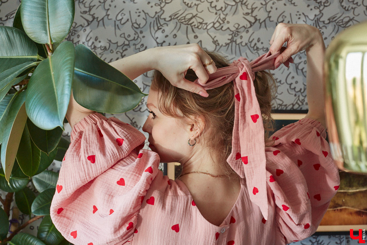 Сегодня она рок-дива в косухе, а завтра романтичная натура в наряде ретро-шик. Гардероб владимирского невролога Ирины Рыжик пестрит интереснейшими брендовыми вещами, которые складываются в неповторимые, порой противоречивые образы. Какие именно, она продемонстрировала «Ключ-Медиа».