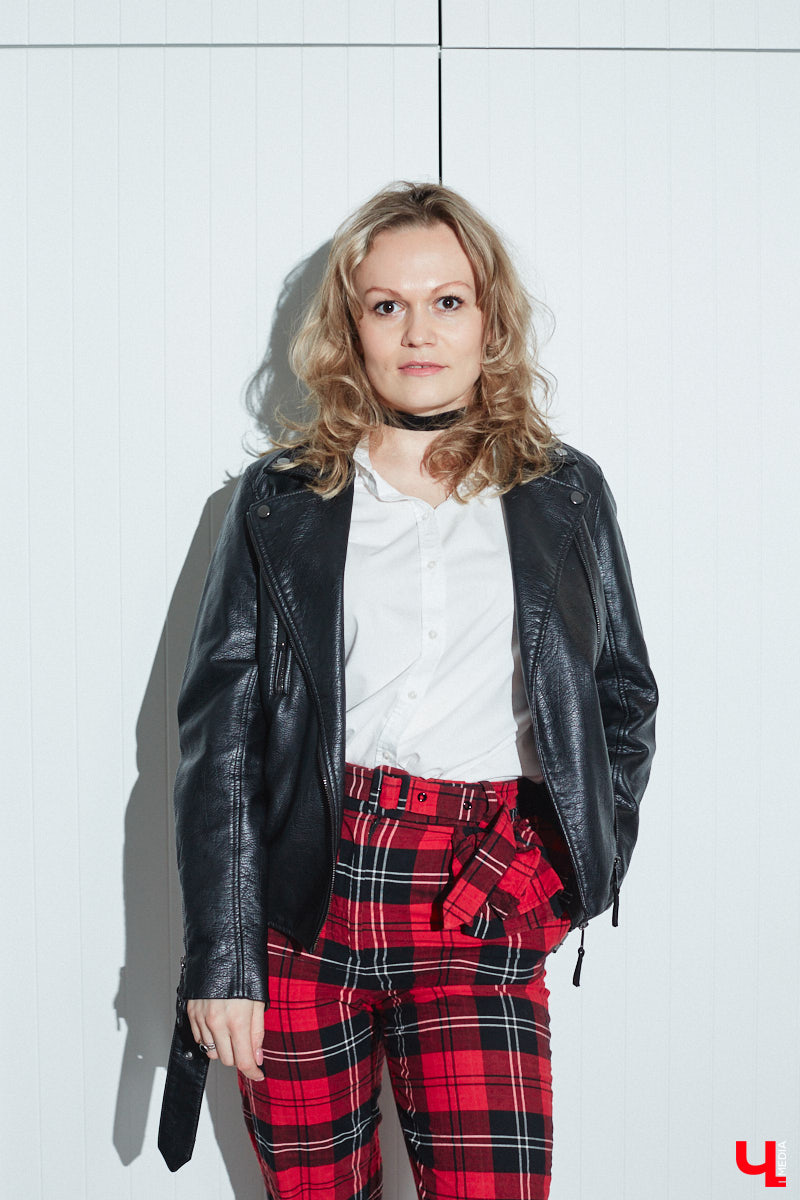 Сегодня она рок-дива в косухе, а завтра романтичная натура в наряде ретро-шик. Гардероб владимирского невролога Ирины Рыжик пестрит интереснейшими брендовыми вещами, которые складываются в неповторимые, порой противоречивые образы. Какие именно, она продемонстрировала «Ключ-Медиа».