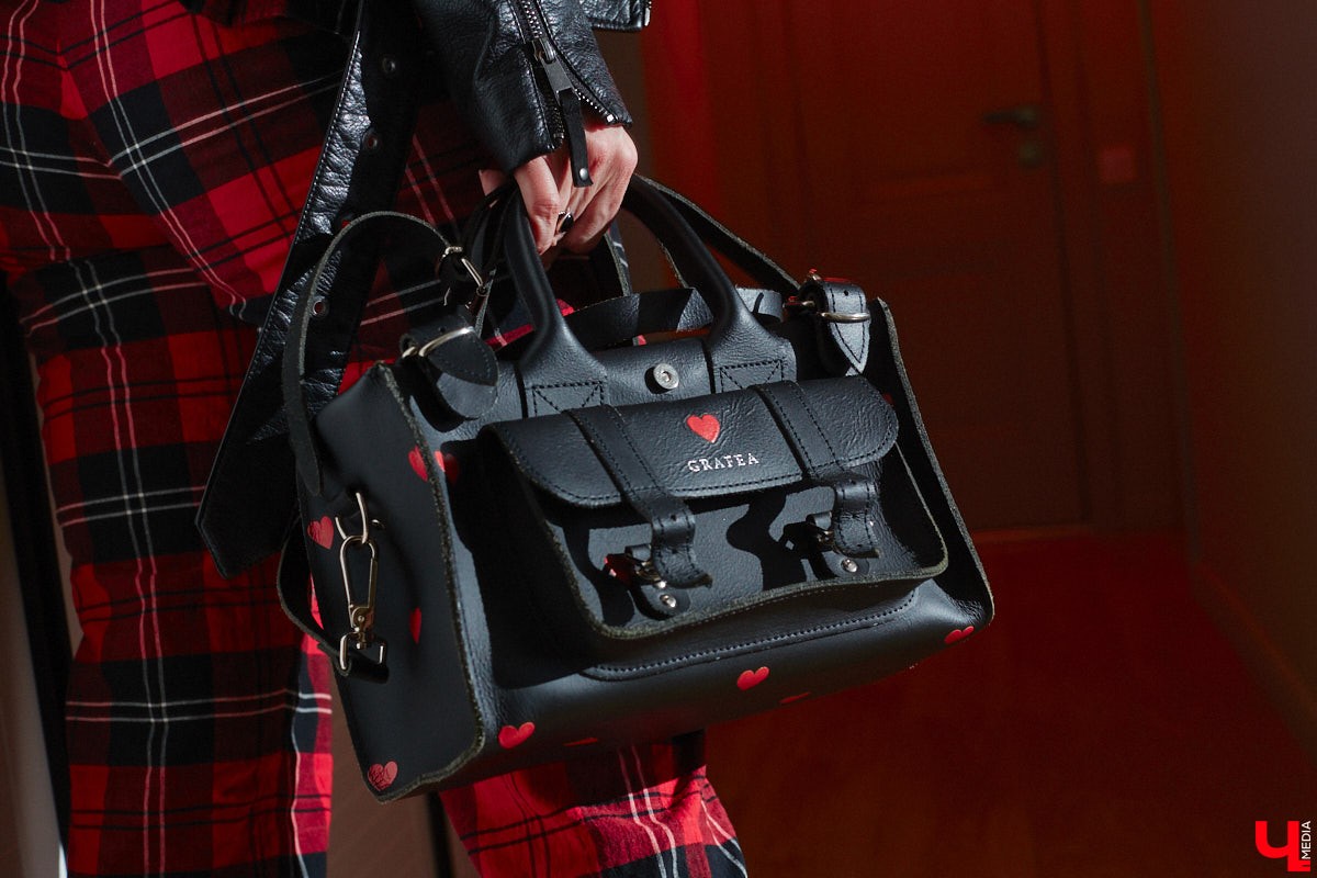 Сегодня она рок-дива в косухе, а завтра романтичная натура в наряде ретро-шик. Гардероб владимирского невролога Ирины Рыжик пестрит интереснейшими брендовыми вещами, которые складываются в неповторимые, порой противоречивые образы. Какие именно, она продемонстрировала «Ключ-Медиа».