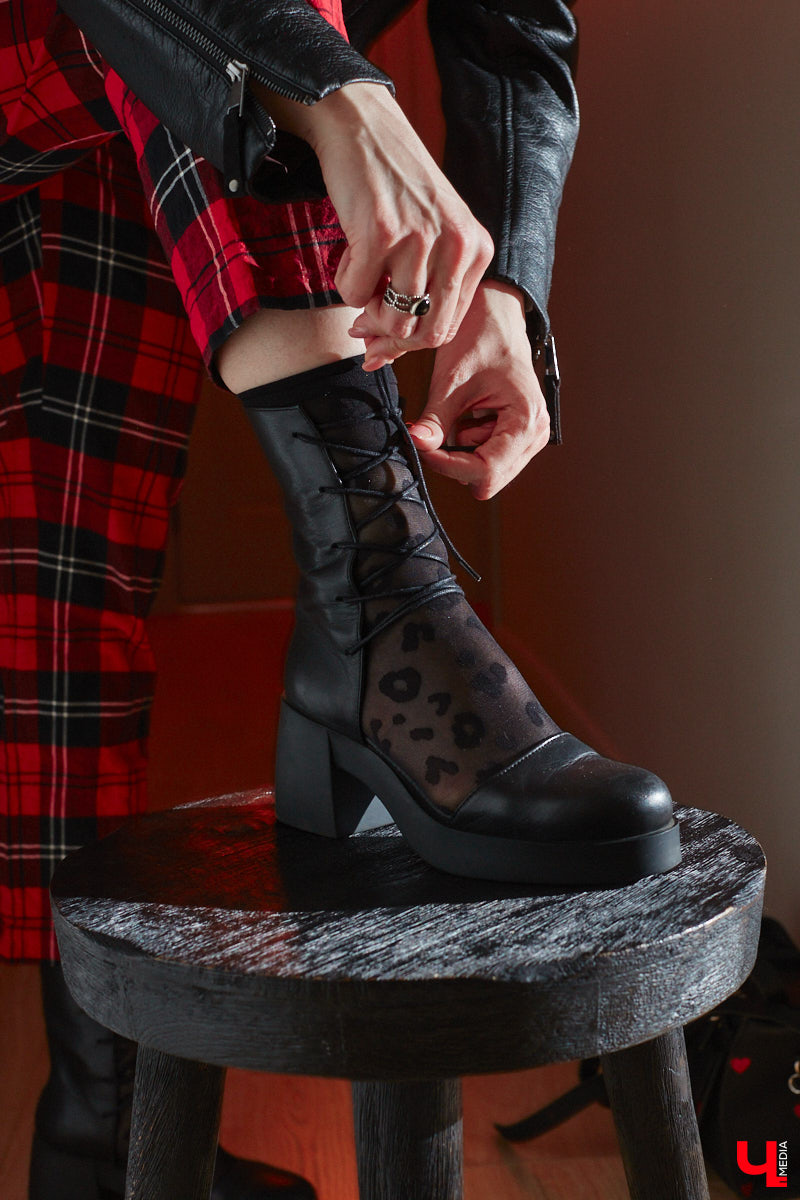 Сегодня она рок-дива в косухе, а завтра романтичная натура в наряде ретро-шик. Гардероб владимирского невролога Ирины Рыжик пестрит интереснейшими брендовыми вещами, которые складываются в неповторимые, порой противоречивые образы. Какие именно, она продемонстрировала «Ключ-Медиа».