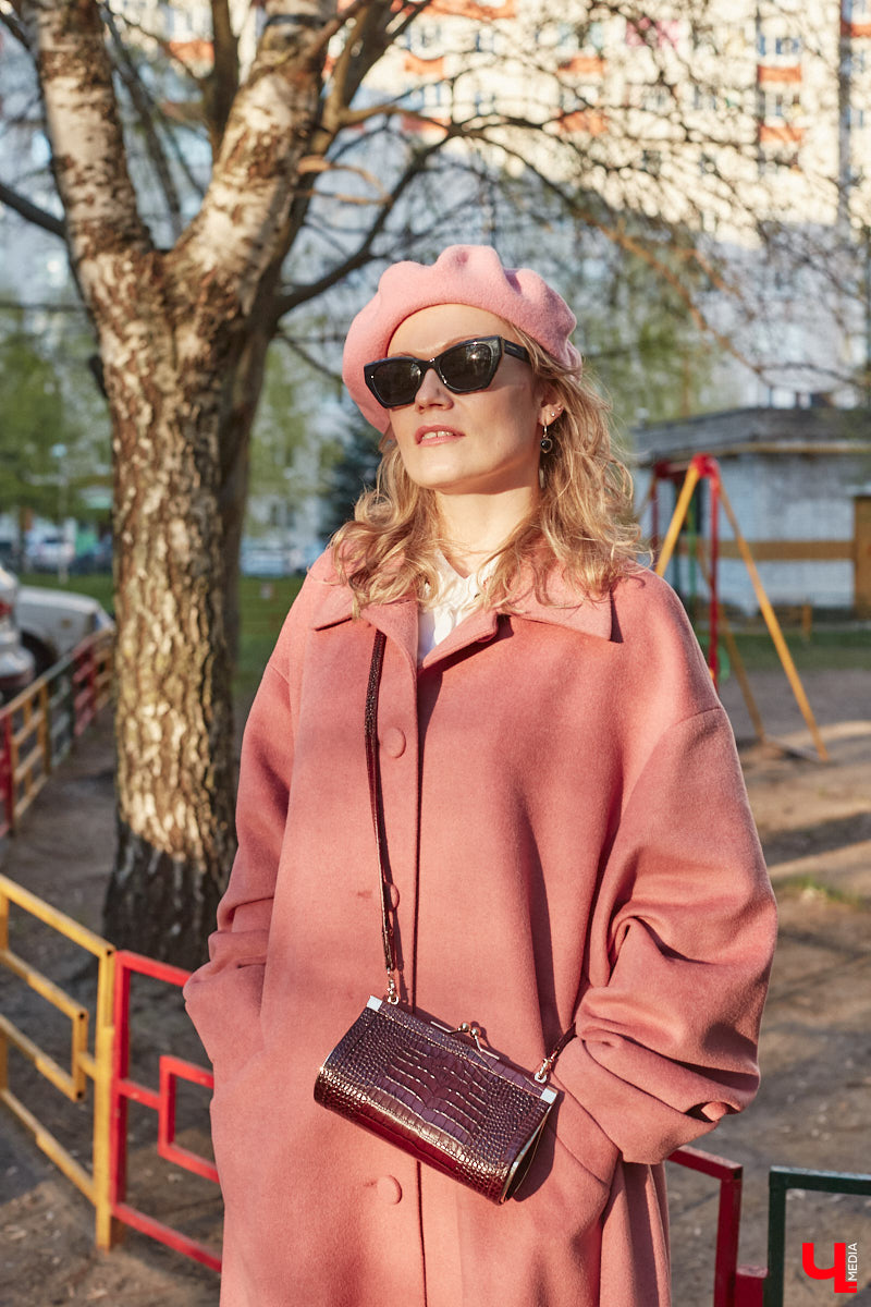 Сегодня она рок-дива в косухе, а завтра романтичная натура в наряде ретро-шик. Гардероб владимирского невролога Ирины Рыжик пестрит интереснейшими брендовыми вещами, которые складываются в неповторимые, порой противоречивые образы. Какие именно, она продемонстрировала «Ключ-Медиа».