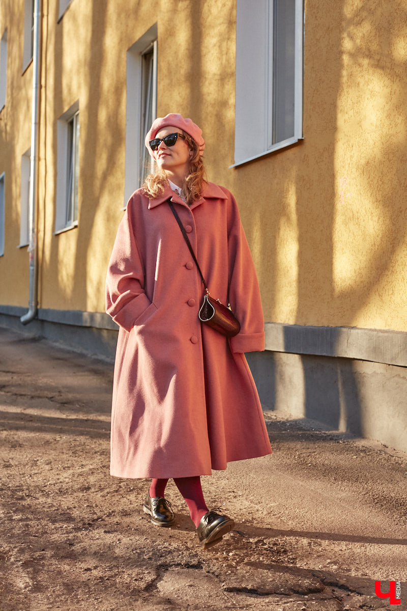 Сегодня она рок-дива в косухе, а завтра романтичная натура в наряде ретро-шик. Гардероб владимирского невролога Ирины Рыжик пестрит интереснейшими брендовыми вещами, которые складываются в неповторимые, порой противоречивые образы. Какие именно, она продемонстрировала «Ключ-Медиа».