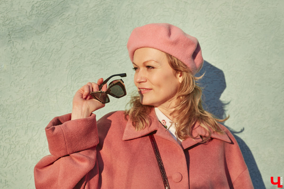 Сегодня она рок-дива в косухе, а завтра романтичная натура в наряде ретро-шик. Гардероб владимирского невролога Ирины Рыжик пестрит интереснейшими брендовыми вещами, которые складываются в неповторимые, порой противоречивые образы. Какие именно, она продемонстрировала «Ключ-Медиа».