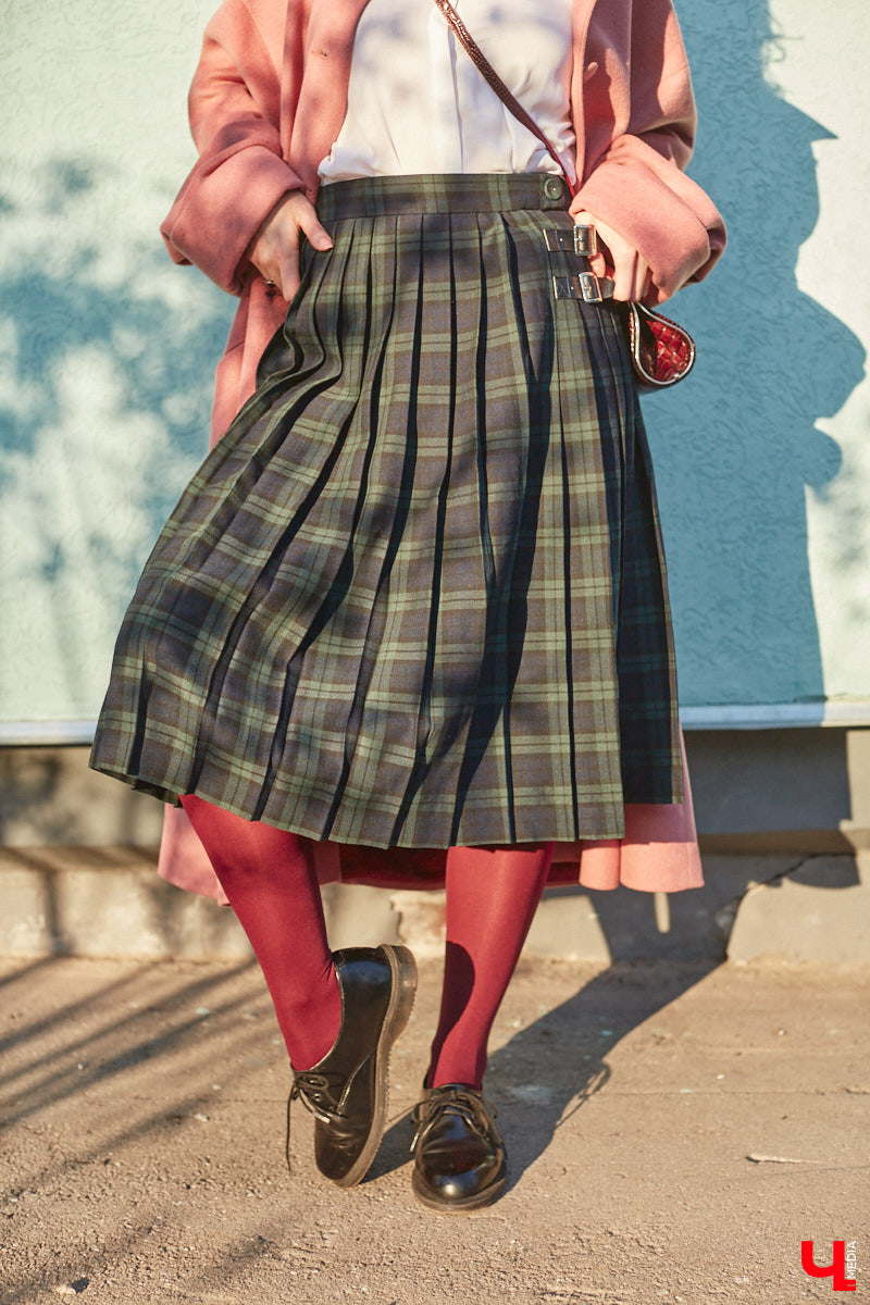 Сегодня она рок-дива в косухе, а завтра романтичная натура в наряде ретро-шик. Гардероб владимирского невролога Ирины Рыжик пестрит интереснейшими брендовыми вещами, которые складываются в неповторимые, порой противоречивые образы. Какие именно, она продемонстрировала «Ключ-Медиа».