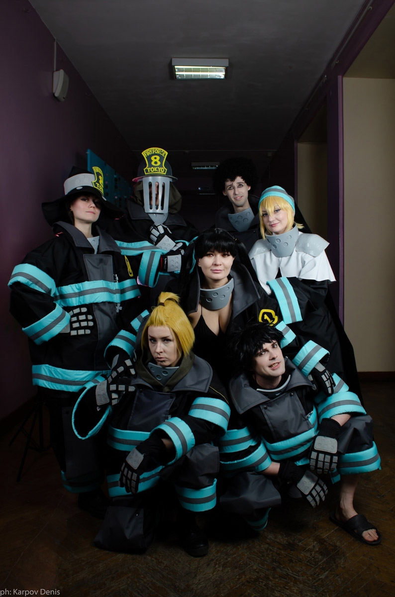 Косплей-команда Yume no Yukido из Коврова организовала яркую фотосессию на тему популярного аниме, а затем заняла первое место в групповом дефиле на фестивале любителей японской анимации. Оба раза ребята выступили в роли пожарной бригады, но костюмы для съемок и выхода на сцену подготовили разные.