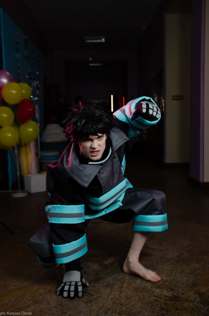 Косплей-команда Yume no Yukido из Коврова организовала яркую фотосессию на тему популярного аниме, а затем заняла первое место в групповом дефиле на фестивале любителей японской анимации. Оба раза ребята выступили в роли пожарной бригады, но костюмы для съемок и выхода на сцену подготовили разные.