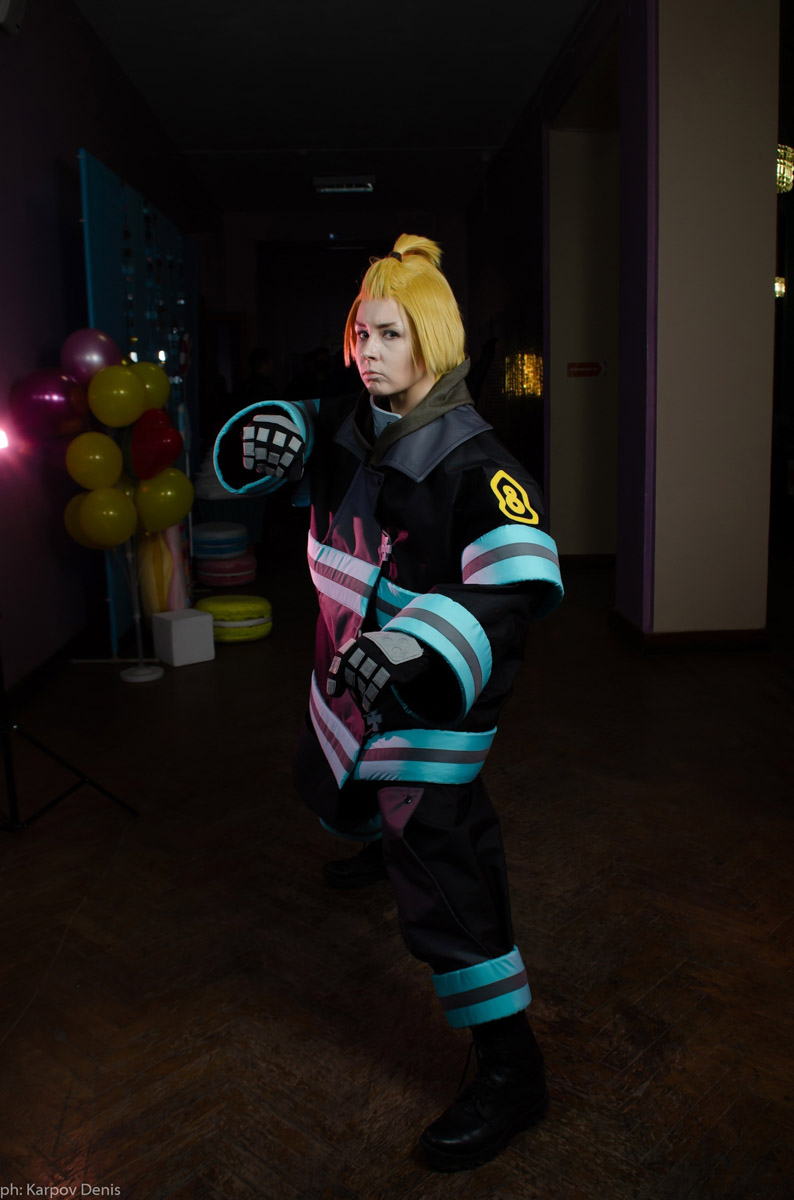 Косплей-команда Yume no Yukido из Коврова организовала яркую фотосессию на тему популярного аниме, а затем заняла первое место в групповом дефиле на фестивале любителей японской анимации. Оба раза ребята выступили в роли пожарной бригады, но костюмы для съемок и выхода на сцену подготовили разные.