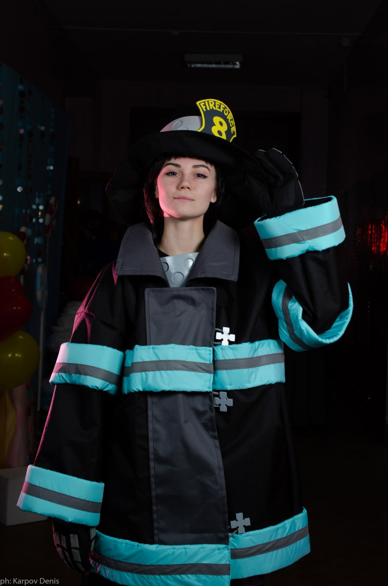 Косплей-команда Yume no Yukido из Коврова организовала яркую фотосессию на тему популярного аниме, а затем заняла первое место в групповом дефиле на фестивале любителей японской анимации. Оба раза ребята выступили в роли пожарной бригады, но костюмы для съемок и выхода на сцену подготовили разные.