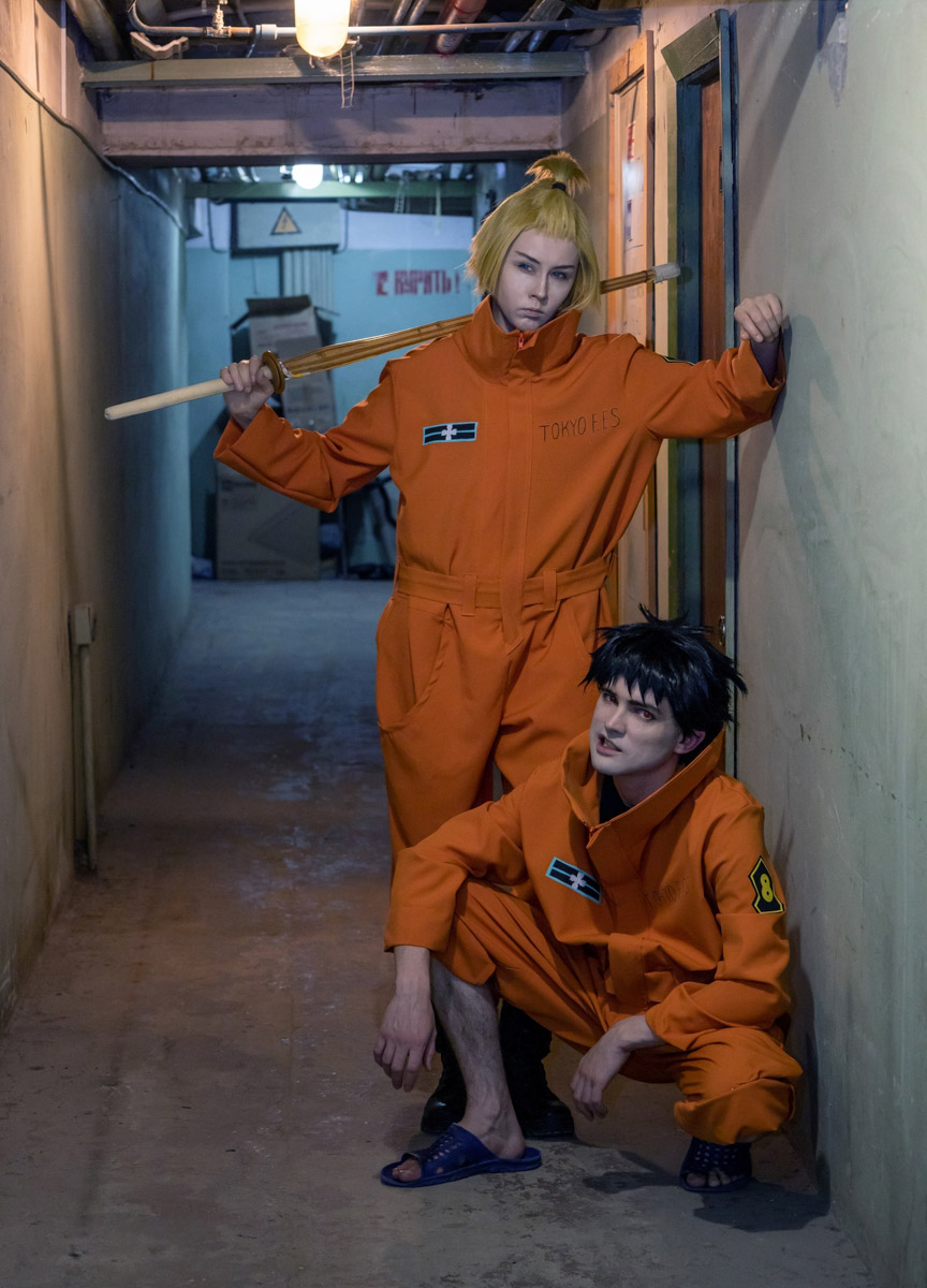 Косплей-команда Yume no Yukido из Коврова организовала яркую фотосессию на тему популярного аниме, а затем заняла первое место в групповом дефиле на фестивале любителей японской анимации. Оба раза ребята выступили в роли пожарной бригады, но костюмы для съемок и выхода на сцену подготовили разные.