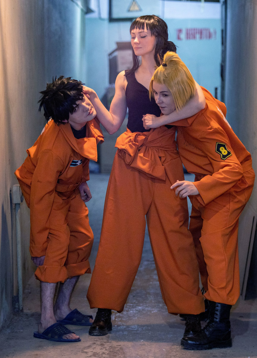 Косплей-команда Yume no Yukido из Коврова организовала яркую фотосессию на тему популярного аниме, а затем заняла первое место в групповом дефиле на фестивале любителей японской анимации. Оба раза ребята выступили в роли пожарной бригады, но костюмы для съемок и выхода на сцену подготовили разные.