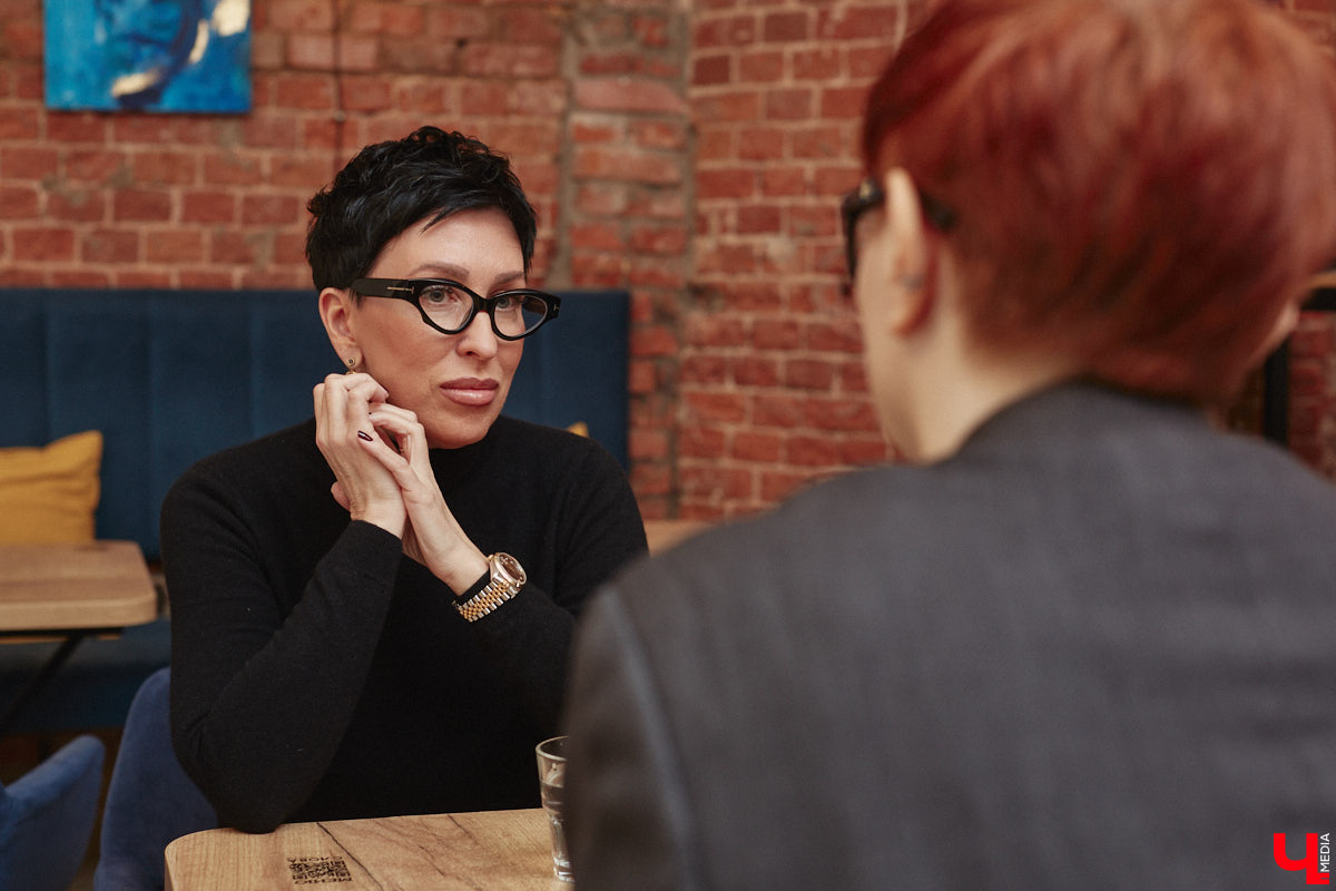 Сколько поколений своей семьи вы могли бы нарисовать на генеалогическом древе? Каждый из этих людей, а еще сотни других неизвестных родственников вполне могут оказывать влияние на вашу жизнь. Об этом говорит родология. Почему важно знать свои корни, «Ключ-Медиа» рассказала известный во Владимире родолог-ансестолог, эксперт по работе с родовым бессознательным и негативными программами рода Юлия Петухова.