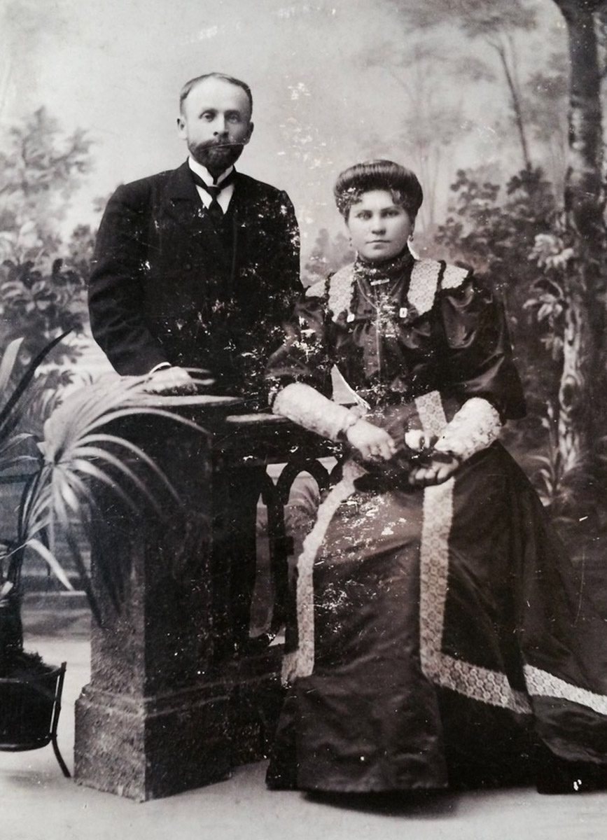 Сколько поколений своей семьи вы могли бы нарисовать на генеалогическом древе? Каждый из этих людей, а еще сотни других неизвестных родственников вполне могут оказывать влияние на вашу жизнь. Об этом говорит родология. Почему важно знать свои корни, «Ключ-Медиа» рассказала известный во Владимире родолог-ансестолог, эксперт по работе с родовым бессознательным и негативными программами рода Юлия Петухова.