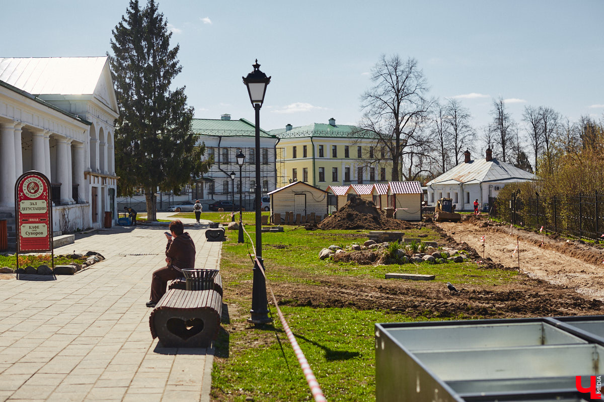 Суздаль усиленно готовится к тысячелетнему юбилею, в историческом центре работы на каждом углу. Из нового — благоустройство сада возле кремля и туристическая тропа вдоль живописного берега Каменки. Мы прогулялись по городу и увидели все своими глазами.
