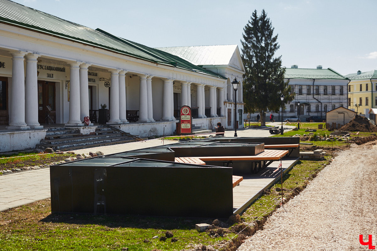 Суздаль усиленно готовится к тысячелетнему юбилею, в историческом центре работы на каждом углу. Из нового — благоустройство сада возле кремля и туристическая тропа вдоль живописного берега Каменки. Мы прогулялись по городу и увидели все своими глазами.