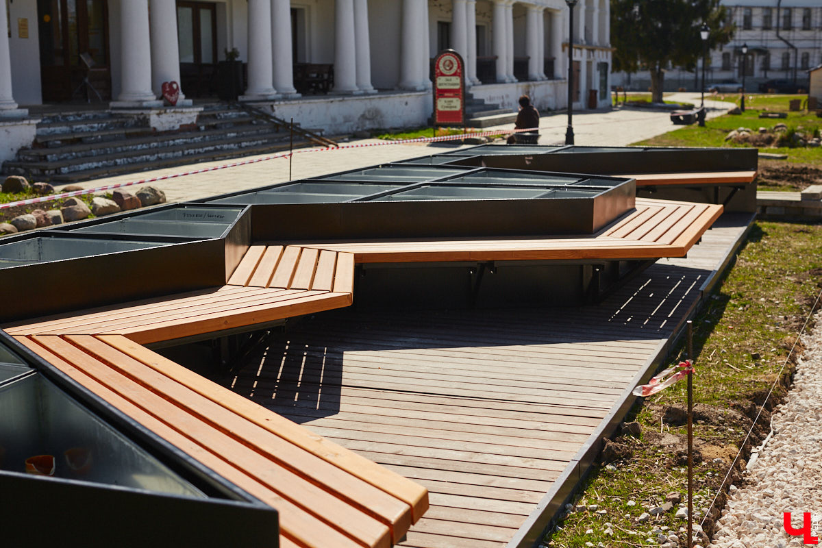 Суздаль усиленно готовится к тысячелетнему юбилею, в историческом центре работы на каждом углу. Из нового — благоустройство сада возле кремля и туристическая тропа вдоль живописного берега Каменки. Мы прогулялись по городу и увидели все своими глазами.