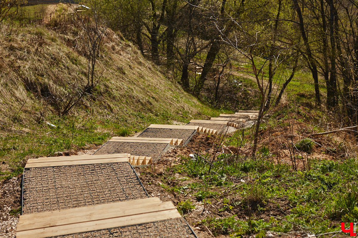 Суздаль усиленно готовится к тысячелетнему юбилею, в историческом центре работы на каждом углу. Из нового — благоустройство сада возле кремля и туристическая тропа вдоль живописного берега Каменки. Мы прогулялись по городу и увидели все своими глазами.