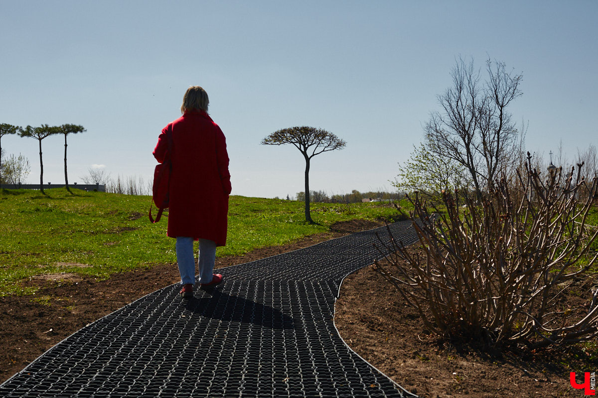 Суздаль усиленно готовится к тысячелетнему юбилею, в историческом центре работы на каждом углу. Из нового — благоустройство сада возле кремля и туристическая тропа вдоль живописного берега Каменки. Мы прогулялись по городу и увидели все своими глазами.