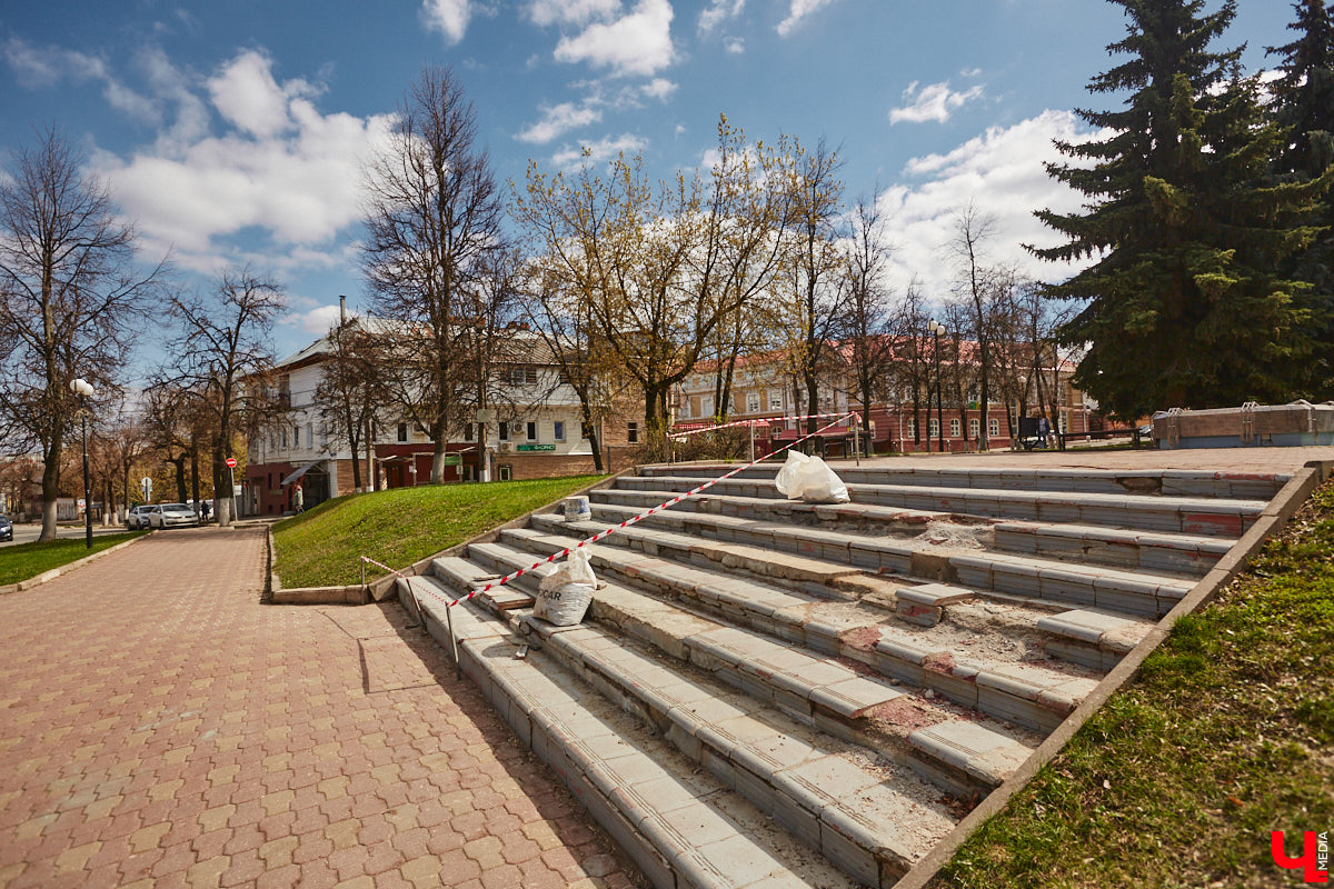 Аварийные лестницы Владимира планируют отремонтировать. Только в этом году в список войдут сразу 30 объектов. Работы на некоторых из них уже начались. Например, возле ЦУМа «Валентина» и на Никитском бульваре.