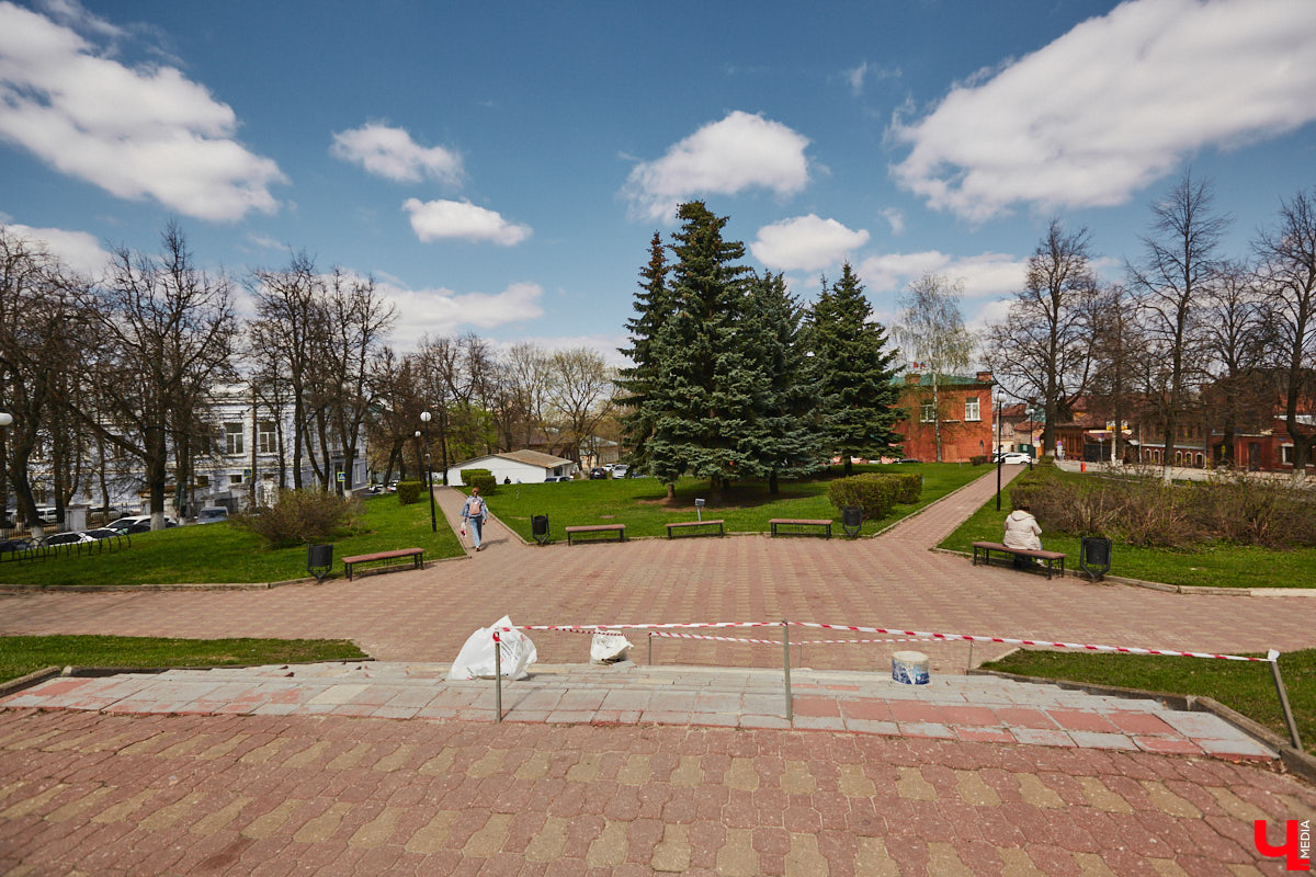 Аварийные лестницы Владимира планируют отремонтировать. Только в этом году в список войдут сразу 30 объектов. Работы на некоторых из них уже начались. Например, возле ЦУМа «Валентина» и на Никитском бульваре.