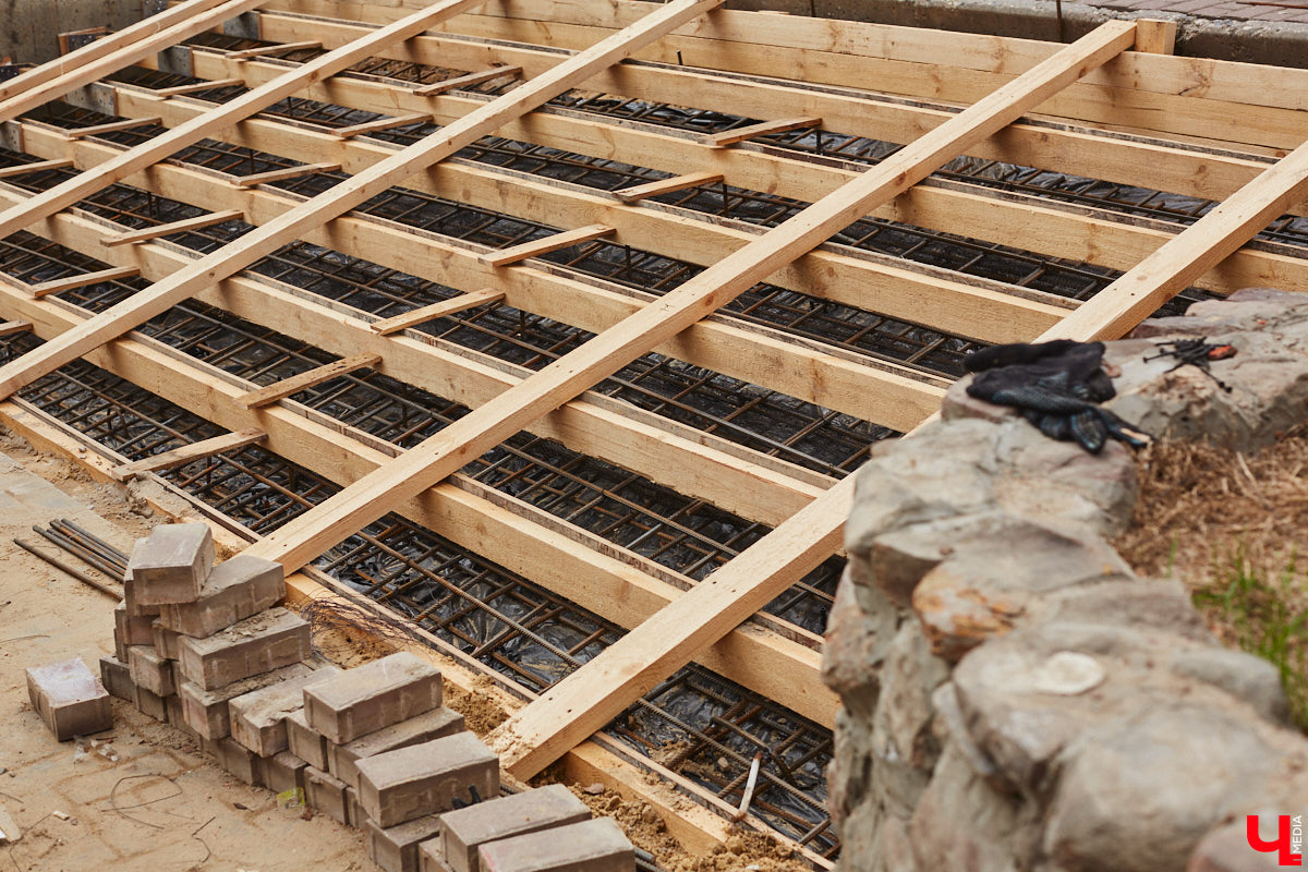 Аварийные лестницы Владимира планируют отремонтировать. Только в этом году в список войдут сразу 30 объектов. Работы на некоторых из них уже начались. Например, возле ЦУМа «Валентина» и на Никитском бульваре.