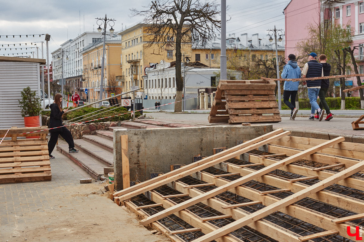 Аварийные лестницы Владимира планируют отремонтировать. Только в этом году в список войдут сразу 30 объектов. Работы на некоторых из них уже начались. Например, возле ЦУМа «Валентина» и на Никитском бульваре.