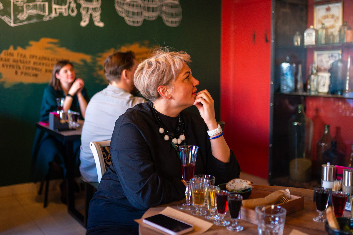 Сейчас можно попробовать кухню любого региона, но почему бы в первую очередь не изучить местную? Такую возможность жителям и гостям Владимира предоставил ресторатор Игорь Кехтер. В его новом заведении с региональными блюдами и напитками прошел открытый традиционный гастроужин с кулинарными изысками и напитками из фамильного резерва.