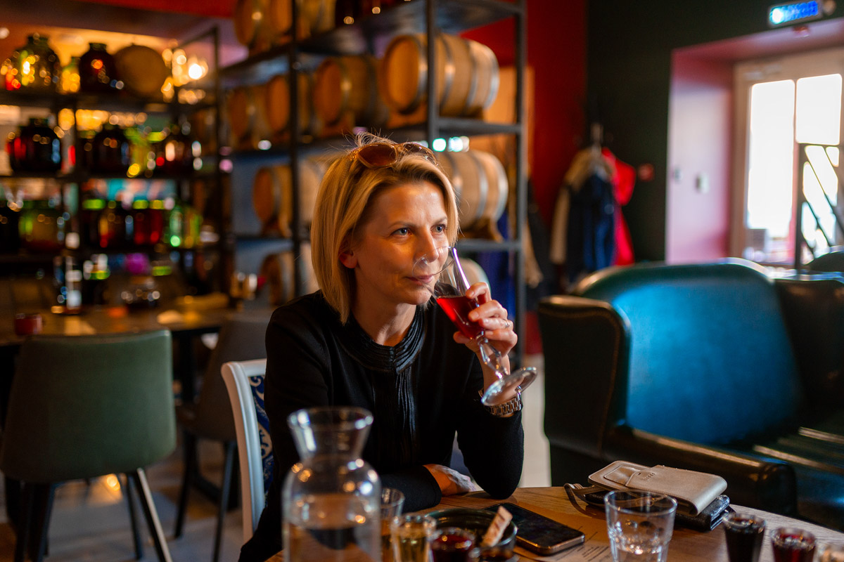 Сейчас можно попробовать кухню любого региона, но почему бы в первую очередь не изучить местную? Такую возможность жителям и гостям Владимира предоставил ресторатор Игорь Кехтер. В его новом заведении с региональными блюдами и напитками прошел открытый традиционный гастроужин с кулинарными изысками и напитками из фамильного резерва.