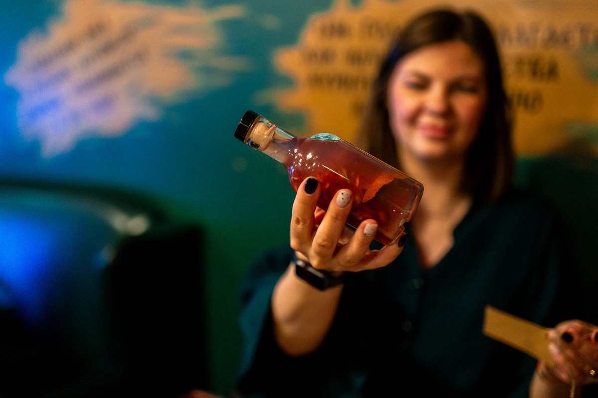 Сейчас можно попробовать кухню любого региона, но почему бы в первую очередь не изучить местную? Такую возможность жителям и гостям Владимира предоставил ресторатор Игорь Кехтер. В его новом заведении с региональными блюдами и напитками прошел открытый традиционный гастроужин с кулинарными изысками и напитками из фамильного резерва.