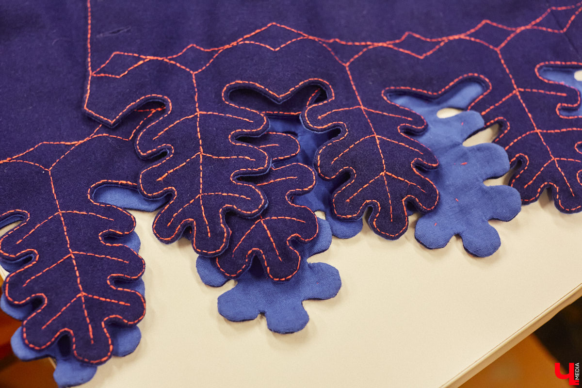 Пока ученые пытаются изобрести машину времени, во Владимире ею вовсю пользуются. Закинуть она может не только в любую эпоху, но и в параллельный мир. Достаточно облачиться в нужный наряд. Управляют устройством владимирские швеи. Благодаря их помощи «Ключ-Медиа» смог совершить небольшое путешествие по вехам истории.