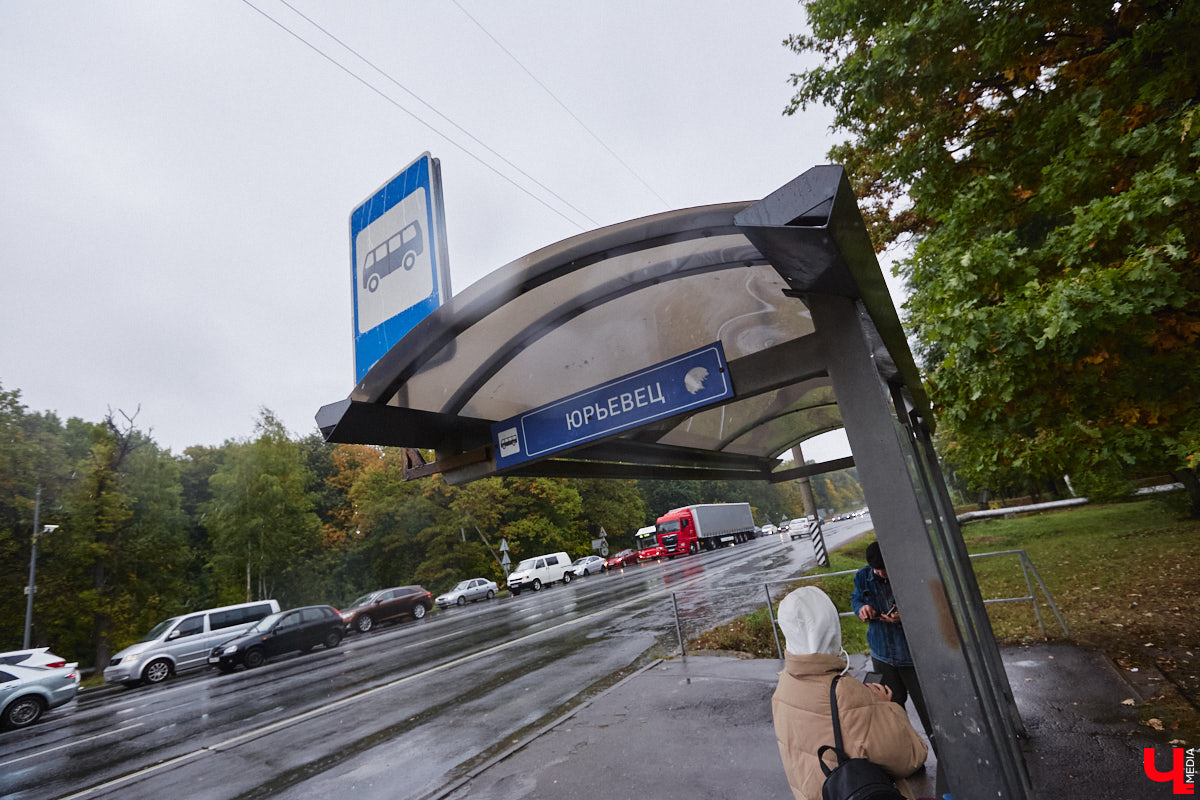 В сентябре стартует капитальный ремонт трассы М-7 «Волга» в районе Юрьевца. В порядок приведут участок дороги от Южного объезда Владимира до Семязино. Продлятся работы до октября 2025 года, и на это время микрорайон рискует встать в одну большую пробку.