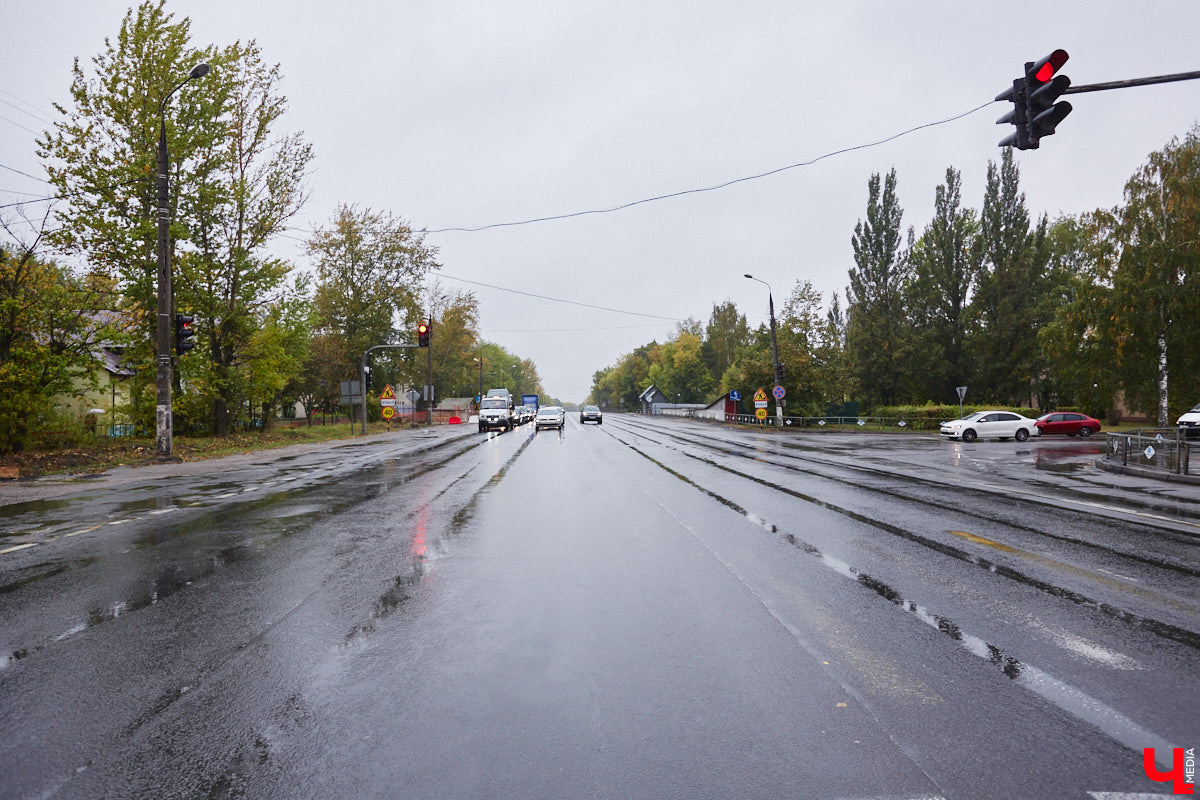 В сентябре стартует капитальный ремонт трассы М-7 «Волга» в районе Юрьевца. В порядок приведут участок дороги от Южного объезда Владимира до Семязино. Продлятся работы до октября 2025 года, и на это время микрорайон рискует встать в одну большую пробку.