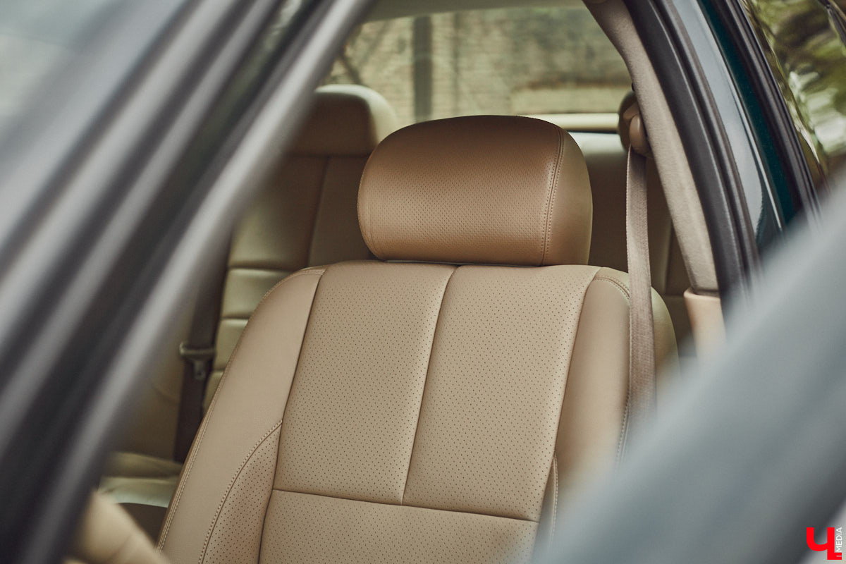 Есть машины точь-в-точь как женщины: нельзя не проводить взглядом! Jaguar Олега Костенко из их числа. Темно-зеленому седану на владимирских улицах не удается остаться незамеченным. Привлек он и наше внимание. О том, каково это — управлять одним из самых статусных автомобилей в мире, его владелец поведал «Ключ-Медиа».