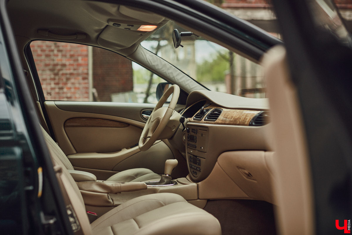 Есть машины точь-в-точь как женщины: нельзя не проводить взглядом! Jaguar Олега Костенко из их числа. Темно-зеленому седану на владимирских улицах не удается остаться незамеченным. Привлек он и наше внимание. О том, каково это — управлять одним из самых статусных автомобилей в мире, его владелец поведал «Ключ-Медиа».