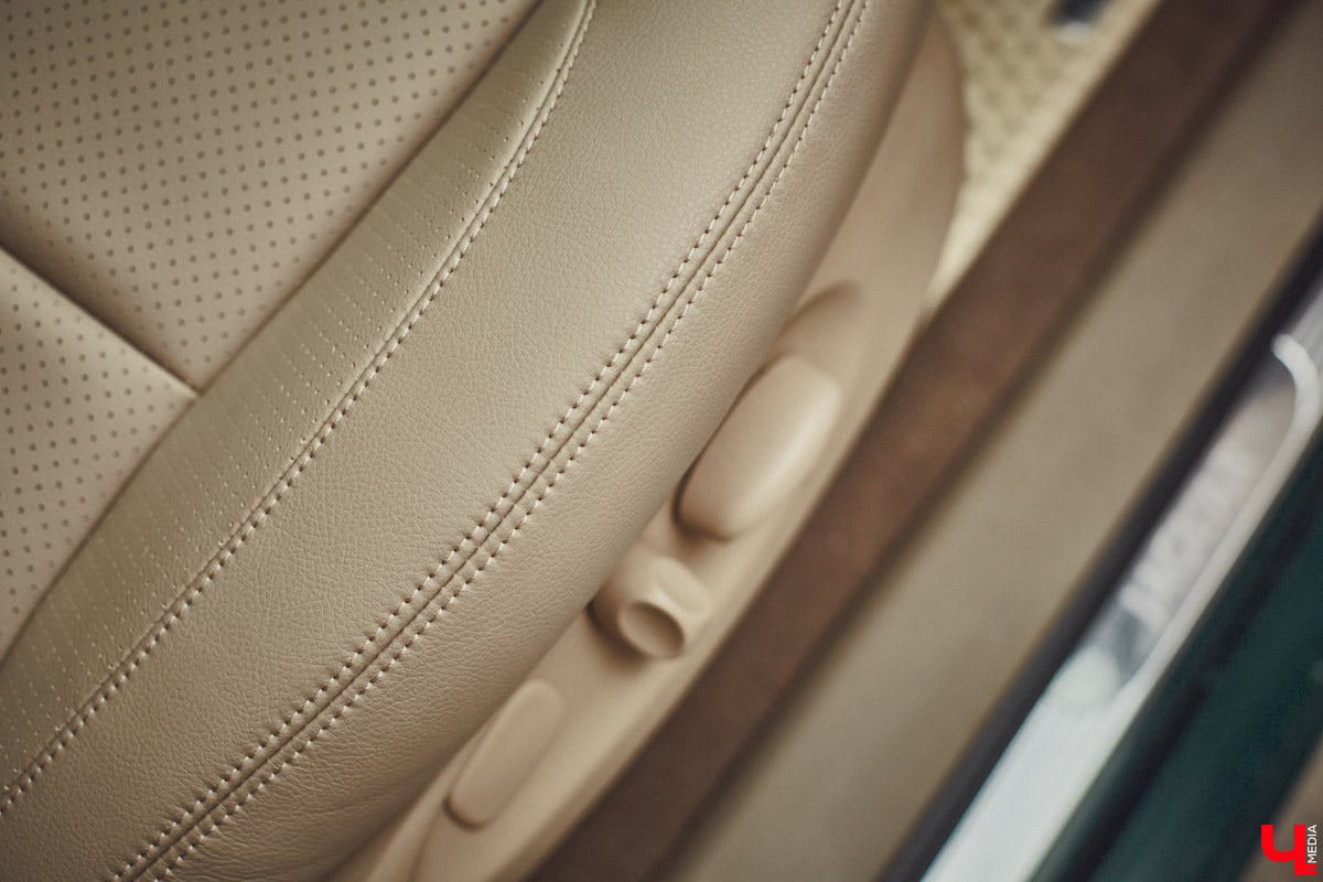 Есть машины точь-в-точь как женщины: нельзя не проводить взглядом! Jaguar Олега Костенко из их числа. Темно-зеленому седану на владимирских улицах не удается остаться незамеченным. Привлек он и наше внимание. О том, каково это — управлять одним из самых статусных автомобилей в мире, его владелец поведал «Ключ-Медиа».