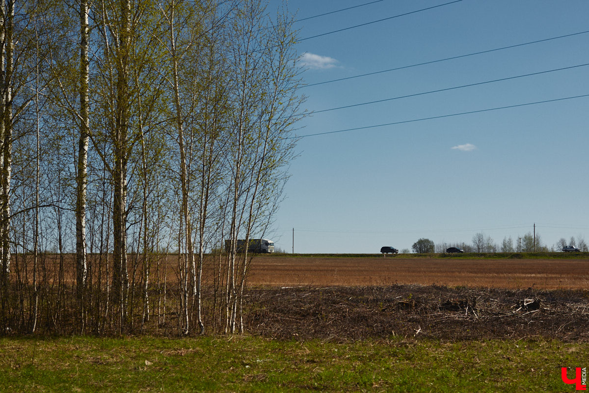 Дорожники планируют запустить движение по всем четырем полосам трассы из Владимира в Суздаль до тысячелетнего юбилея древнего города. И времени осталось совсем немного, праздник намечен на август. Открывать дорогу будут поэтапно, первые три километра комфортной и безопасной магистрали станут доступны для жителей и гостей региона уже через неделю.